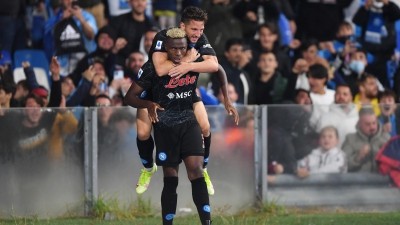 Η Νάπολι είναι «φωτιά» και ο Μαραντόνα… χαμογελάει από ψηλά (video)