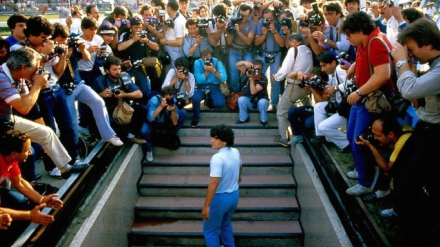 Oh Mamà Ho visto Maradona: Το πιο ερωτικό τραγούδι που έχει γραφτεί ποτέ για αθλητή (video)