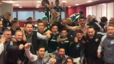 Ένα «καταπράσινο» βράδυ: «Χαμός» στα αποδυτήρια, έκαναν τη νύχτα-μέρα οι φίλοι του Παναθηναϊκού! (video)