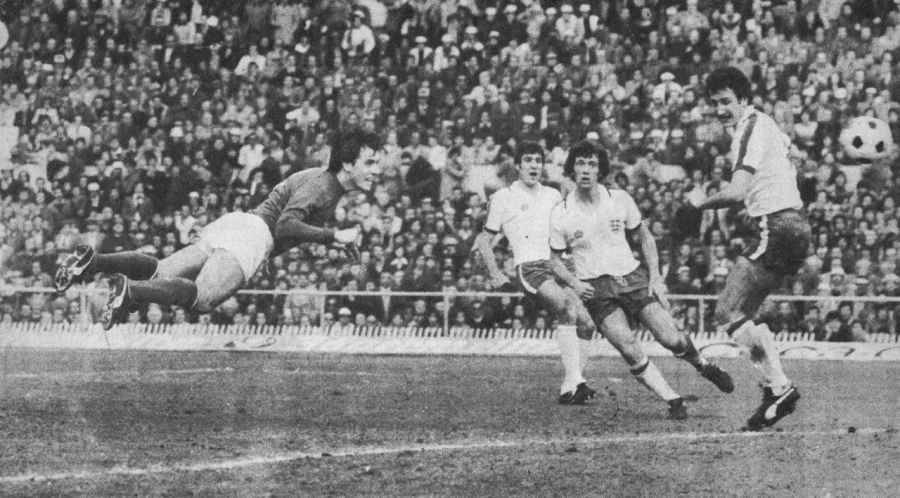 Οι κόντρες Ιταλίας και Αγγλίας στα 70s που έστειλαν τους μεν στο Μουντιάλ και τους δε στην… εσωστρέφεια! (video)