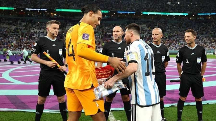 Φαν Ντάικ: «Δεν συμφωνούμε με Φαν Χάαλ για τον Μέσι»!