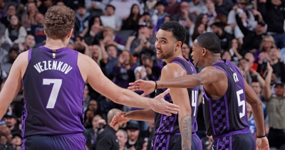 Ο Βεζένκοφ είναι εδώ και οι Κινγκς ισοπέδωσαν τους πρωταθλητές! (video)