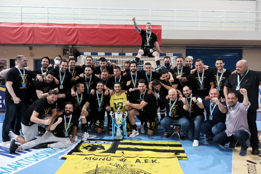 Κυπελλούχος Ελλάδας η ΑΕΚ, 24-22 τον «μαχητή» ΠΑΟΚ! (video)