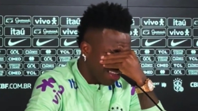 Ο Βινίσιους «ξέσπασε» σε κλάματα: «Θέλω μόνο να παίζω ποδόσφαιρο, και να μη βλέπω μαύρους ανθρώπους να υποφέρουν» (video)