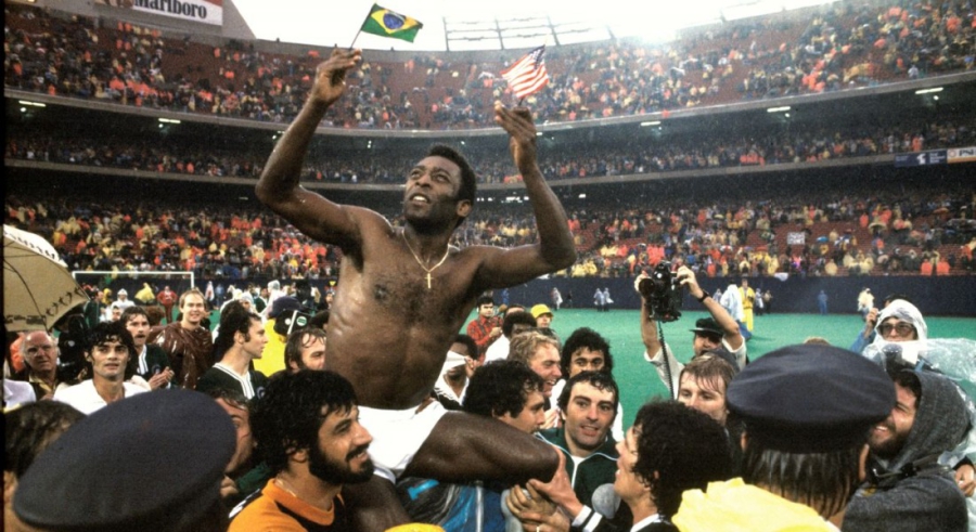 Πελέ: Το «αντίο» στην καριέρα του και τα δάκρυα ενός... Θεού του ποδοσφαίρου