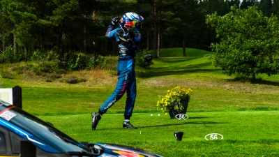 WRC: Ο Λουμπέ έκανε διάλειμμα από τις δοκιμές για να παίξει… γκολφ!