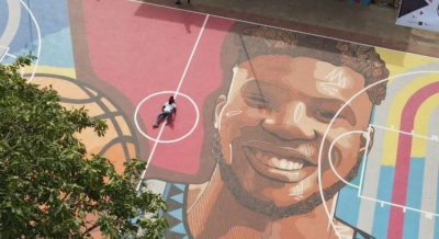 Καλλιτέχνης στη Νιγηρία ζωγράφισε τον Γιάννη σε γηπεδάκι και το αποτέλεσμα ήταν απίστευτο! (video)