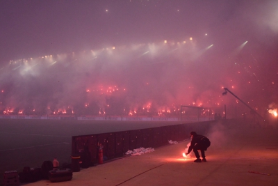 Καθυστέρηση στην σέντρα του ΑΕΚ - Ιωνικός λόγω των καπνογόνων (video)