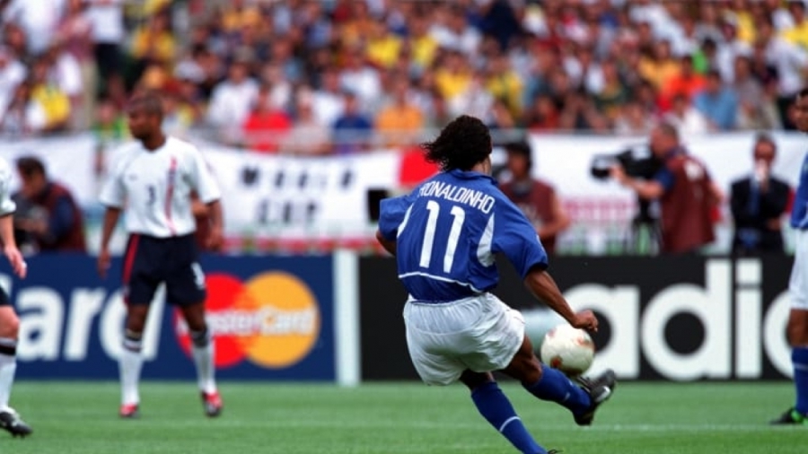 Η μέρα που ο Ρoναλντίνιο, το «έκανε σαν το Μπέκαμ»! (video)