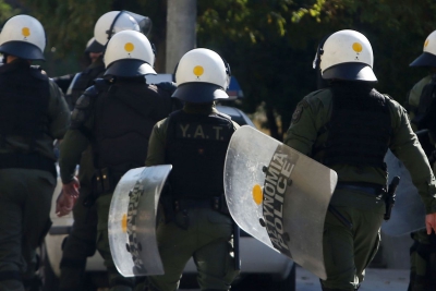 Σε κώμα ο 31χρονος αστυνομικός μετά τα επεισόδια στον Ρέντη