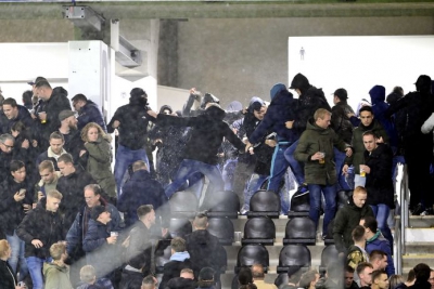 Χέρακλες - Άγιαξ: Σκηνές χάους και μάχες… σώμα με σώμα μεταξύ των οπαδών! (video)