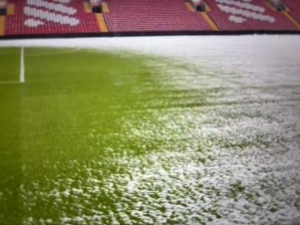 Η κατάσταση στον αγωνιστικό χώρο του «Άνφιλντ» δείχνει σέντρα! (video)