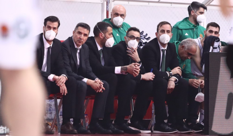 Σχεδόν βουρκωμένος ο Πρίφτης στις πρώτες του δηλώσεις μετά τη συντριβή στο ΣΕΦ (video)