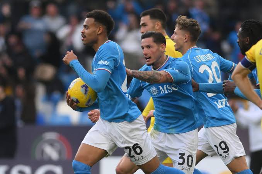 Νάπολι - Τζένοα 1-1: Έχασε τα... άχαστα και «σώθηκε» από τον Ενζονζέ!