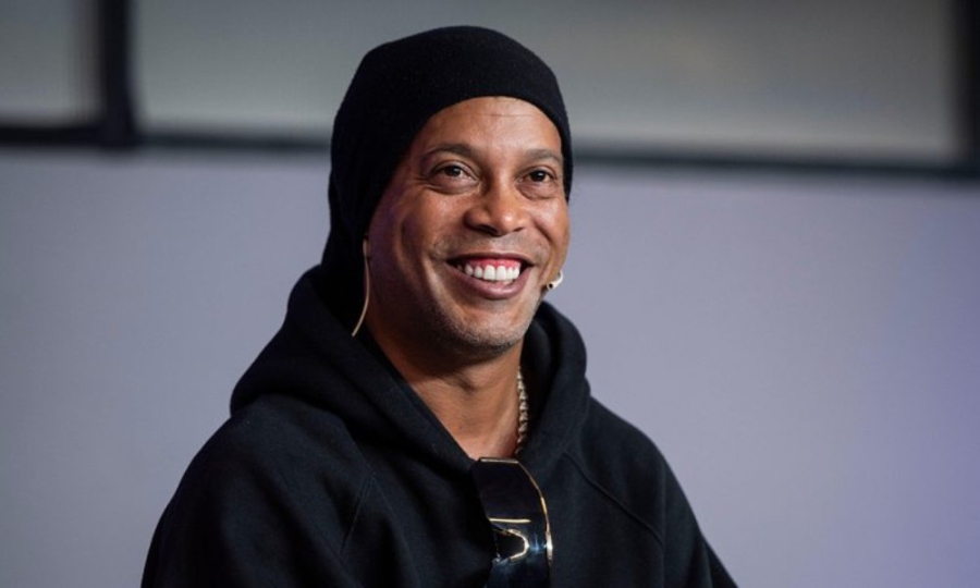 Ο Ροναλντίνιο επιστρέφει στη δράση για χάρη του Πικέ!