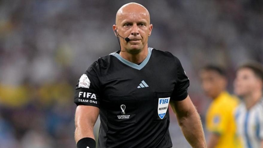 Ο Μαρτσίνιακ σφυρίζει στον τελικό του Champions League!