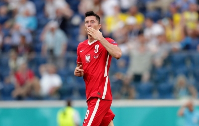 Σουηδία – Πολωνία 2-2: Βάζει φωτιά στο ματς ο Λεβαντόφσκι!