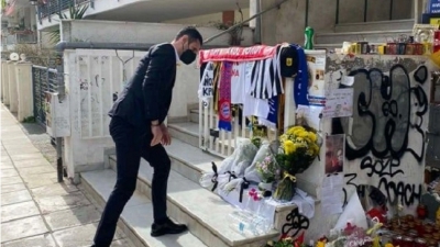ΠΑΕ ΠΑΟΚ: Λουλούδια στο σημείο της δολοφονίας του Άλκη πριν το ντέρμπι