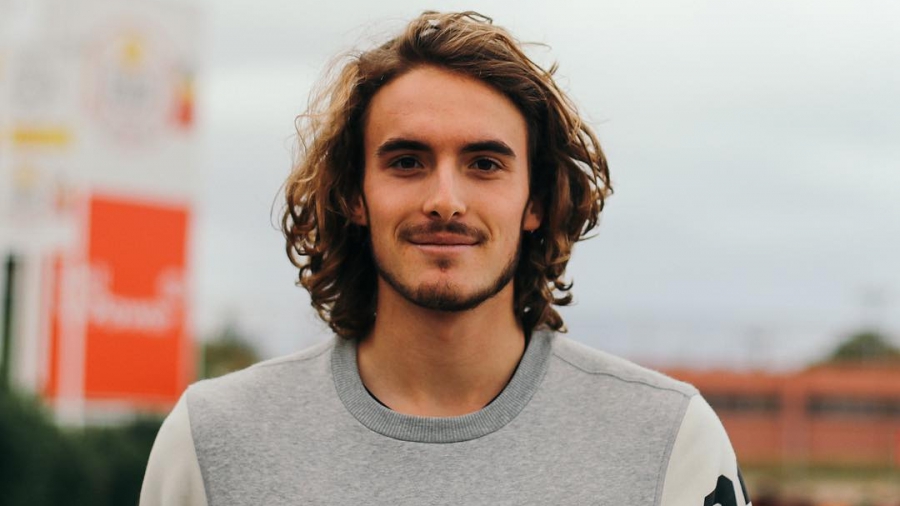 Αν θες να δείξεις πως είσαι Ρώσος, φάε ψωμί με χαβιάρι όπως ο Τσιτσιπάς! (video)