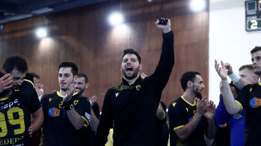 Το πάρτι της ΑΕΚ ξεκίνησε από το χάντμπολ - Προβάδισμα τίτλου για την «Ένωση» (21-19 τον Ολυμπιακό)!