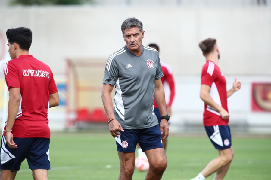 Μίτσελ: «Μου αρέσει να δουλεύω με ποδοσφαιριστές από την ακαδημία»