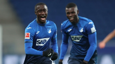 Bundesliga: Ηττήθηκε η Άιντραχτ από την Χόφενχαϊμ – «Πάρτι» η Λεβερκούζεν, τέσσερα γκολ ο Σικ