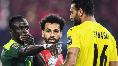 Σενεγάλη – Αίγυπτος: Ο Σαλάχ είπε στον Γκαμπάσκι που να… πέσει και ο Αιγύπτιος έπιασε το πέναλτι του Μανέ! (video)