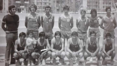 Παλαίμαχοι Ιωνικού Νίκαιας: Βράβευσαν την ομάδα του 1977 που κατέκτησε το Πανελλήνιο Εφήβων με μπροστάρη τον Παναγιώτη Γιαννάκη