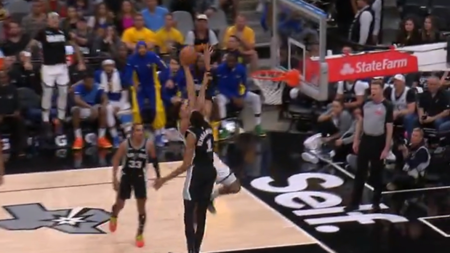 Κι όμως, ο Γουεμπανιάμα… έγινε πόστερ: Η «πτήση» του Τζάκσον-Ντέιβις και το απίστευτο κάρφωμα! (video)