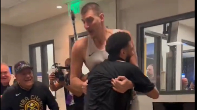 Ο Γιόκιτς πέταξε στην πισίνα τον Μάρεϊ! (video)