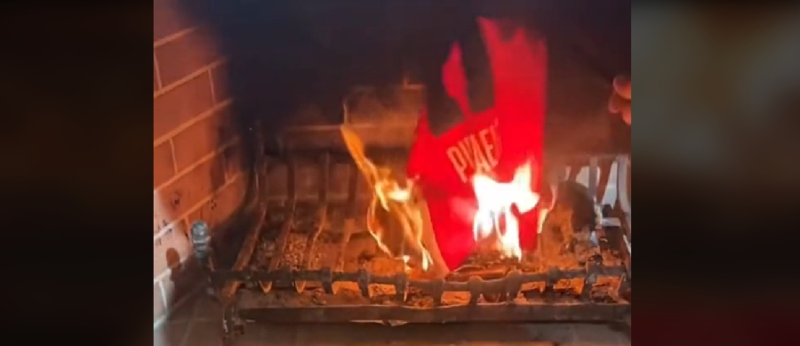 Γίναμε... ΝΒΑ. Στην πυρά η πρώτη ερυθρόλευκη φανέλα του Σλούκα