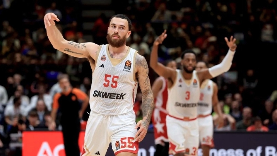 O Τζέιμς παρακολουθεί Παναθηναϊκό και διορθώνει και τον σπίκερ για την ηλικία του Σλούκα!