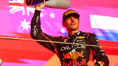 Τρεις σερί τίτλοι για Φερστάπεν και μπήκε στη λίστα με τους θρύλους της Formula 1 (video)