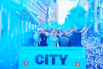 Μάντσεστερ Σίτι: Βάφτηκε γαλάζια η πόλη μετά την κατάκτηση! (video)