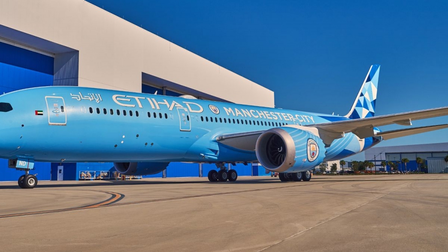 Αναγκαστική προσγείωση στο Λίβερπουλ έκανε το αεροπλάνο της Μάντσεστερ Σίτι λόγω ανέμων!