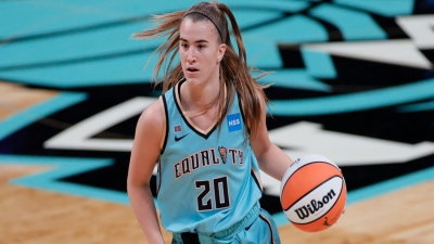 Sabrina Ionescu: Μία… δευτεροετής κατέχει τη δημοφιλέστερη φανέλα του WNBA και «ηγήθηκε» των πωλήσεων του 2021!