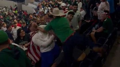«Χάος» και βία χωρίς όρια, ανάμεσα σε οπαδούς Μεξικό και ΗΠΑ! (video)