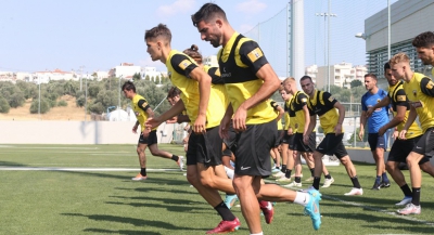 ΑΕΚ: Μέρος του προγράμματος και ατομικό Αραούχο, Στάνκοβιτς