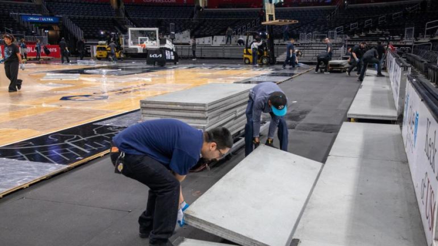 NBA Playoffs: Η μετατροπή «αστραπή» του Staples Center για να φιλοξενήσει την ίδια μέρα αγώνα των Λέικερς και των Κλίπερς (video)