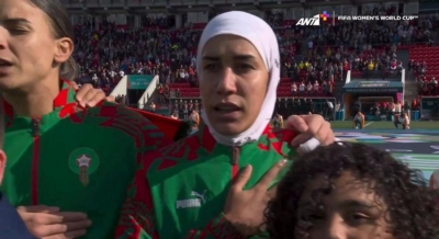 Έγραψε ιστορία η Μπενζίνα - Η πρώτη παίκτρια που αγωνίζεται με χιτζάμπ σε Μουντιάλ (video)