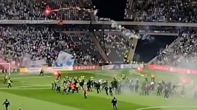 Χάος στον τελικό Κυπέλλου Σουηδίας, μετά από «ντου» των οπαδών της Χάμαρμπι! (video)