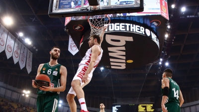 Ολυμπιακός – Παναθηναϊκός 74-61: Τα στιγμιότυπα του πρώτου τελικού της Basket League (video)