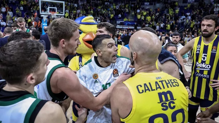 Η στιγμή που ο Σλούκας έγινε έξαλλος: Οι βρισιές των φίλων της Φενέρ και το «θα το θυμάμαι» του Έλληνα! (video)