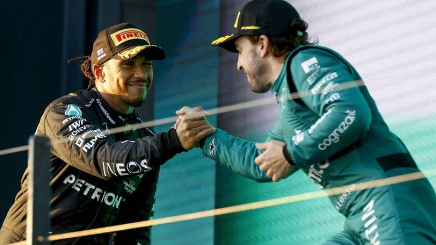 Φερνάντο Αλόνσο για Χάμιλτον: «Θα έχει την ευκαιρία να διεκδικήσει και 8ο πρωτάθλημα»