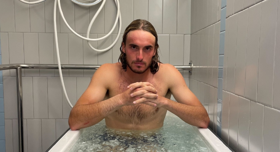 Στέφανος Τσιτσιπάς: Στον... πάγο προσπαθεί να ηρεμήσει μετά την ήττα του στο Σινσινάτι