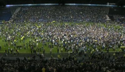 Συγκλονιστικές σκηνές στο γήπεδο της Σέφιλντ Γουένσντεϊ, μετά το «θαύμα» κόντρα στην Πίτερμπρο (video)