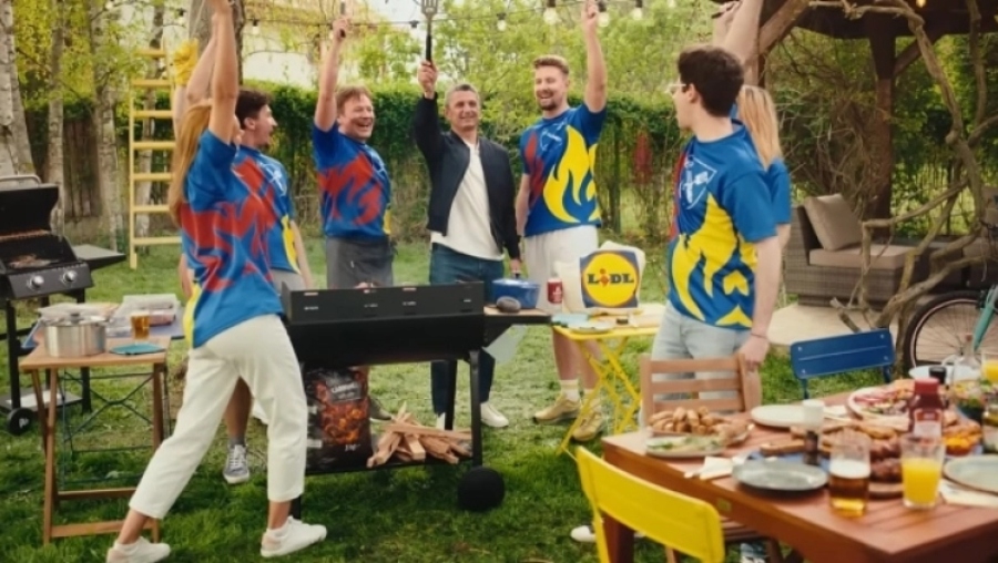 Λουτσέσκου: Συντονιστής σε μπάρμπεκιου στην Ρουμανία (vid)