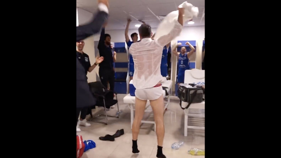 Απίθανος Ποτζέκο: Πανηγύρισε την πρόκριση της Ιταλίας με το... εσώρουχο! (video)