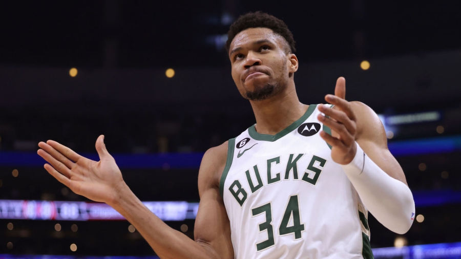 Το roller-coaster συναισθημάτων του Γιάννη Αντετοκούνμπο: Από το ρεκόρ στον τραυματισμό, εννέα λεπτά δρόμος! (video)