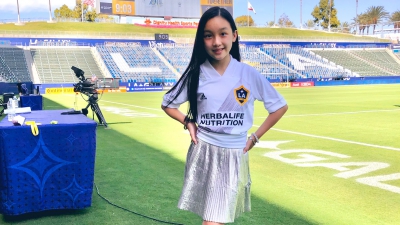 Η 10χρονη Έμα «μάγεψε» τα πλήθη στον αγώνα Λος Άντζελες Γκάλαξι – Λος Άντζελες! (video)